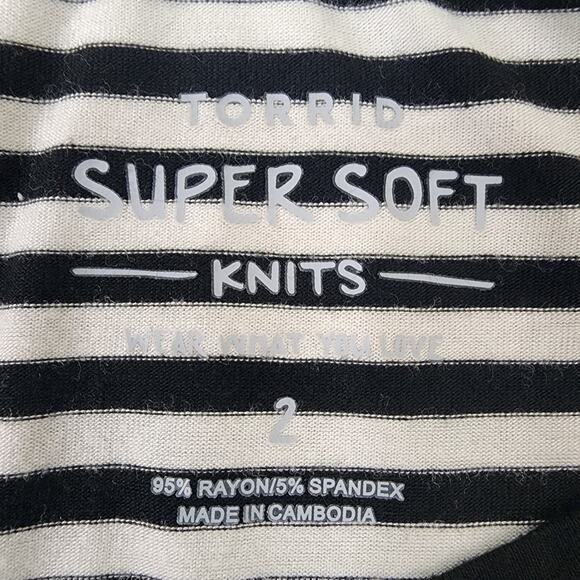 Torrid Womens Super Soft Knits Tee Size 2X Black Striped Short Sleeve Stretch - Picture 7 of 10